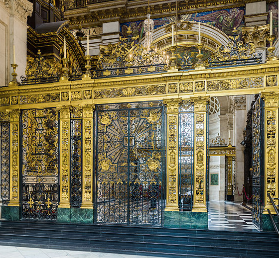 Tijou gates - Photo by DAVID ILIFF. License: CC-BY-SA 3.0. Wikimedia Commons