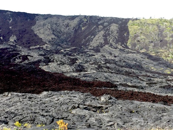 On the Kona side, a’a lava (like crunched up Oreos) overlaps pahoehoe lava (resemble the crust of unfrosted brownies).